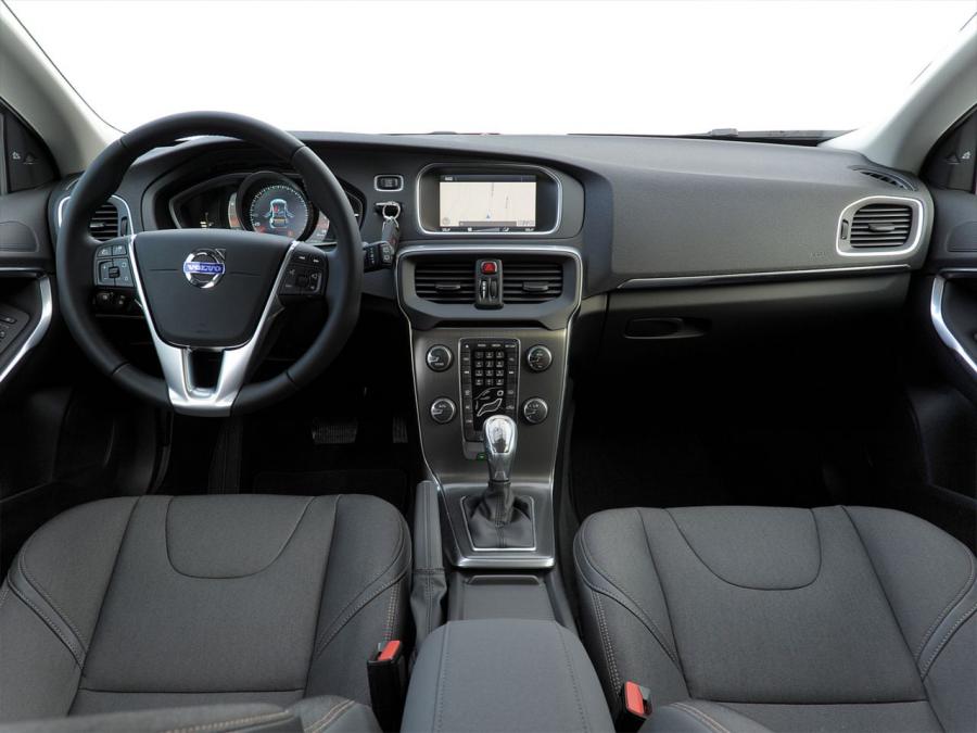  Volvo V40 Cross Country D4 2012 года  (фото 6 из 20)